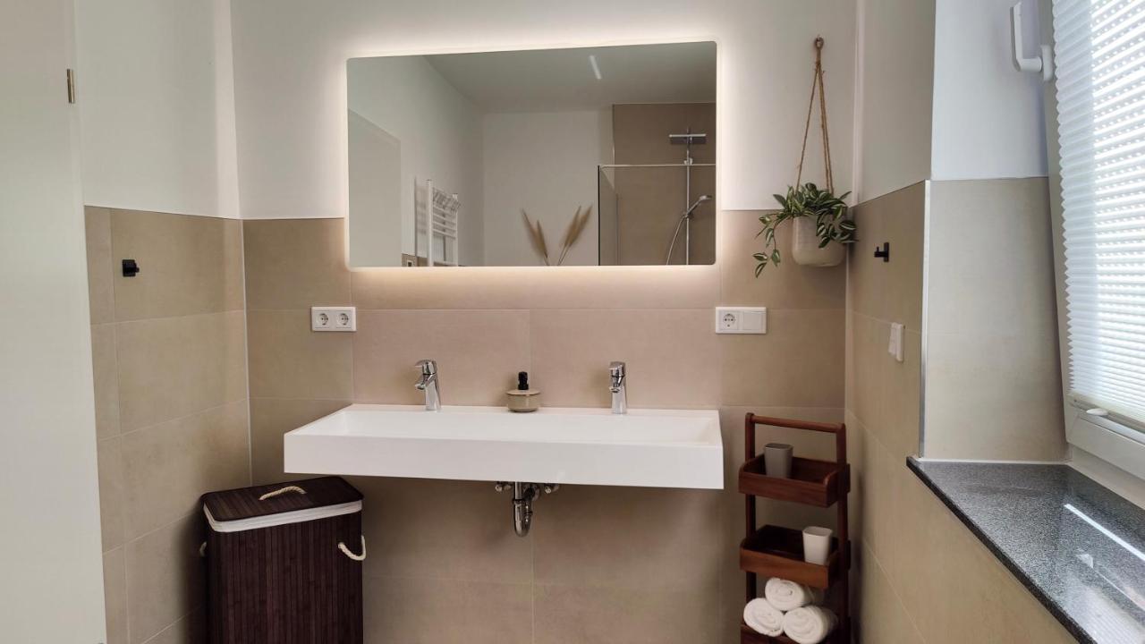 Hygge Home - Mit Garten Und Stellplatz Fuer Feriengaeste-, Monteure / Netflix / 10 Min. Zur Sinsheim Therme Und Zur Autobahn Exterior foto