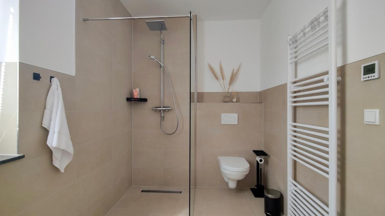 Hygge Home - Mit Garten Und Stellplatz Fuer Feriengaeste-, Monteure / Netflix / 10 Min. Zur Sinsheim Therme Und Zur Autobahn Exterior foto